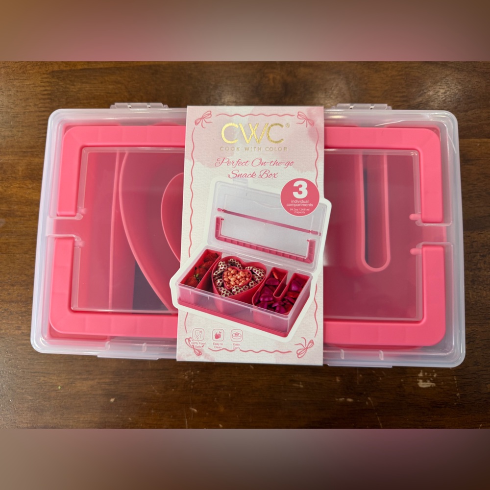 NWT Cook with Color on-the- go Snack box- I heart you- Valentine’s Day